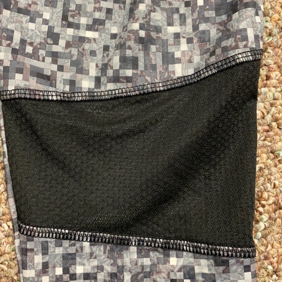 Avia capris length blk gray yoga pants - Size medium - Picture 6 of 14
